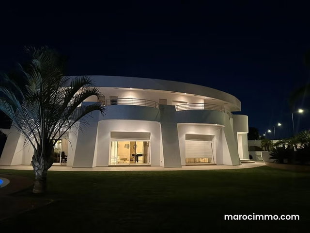 Luxury Villa for Rent in Souissi. 5 Comfortable Rooms. Air Conditioned and Fireplace — 5