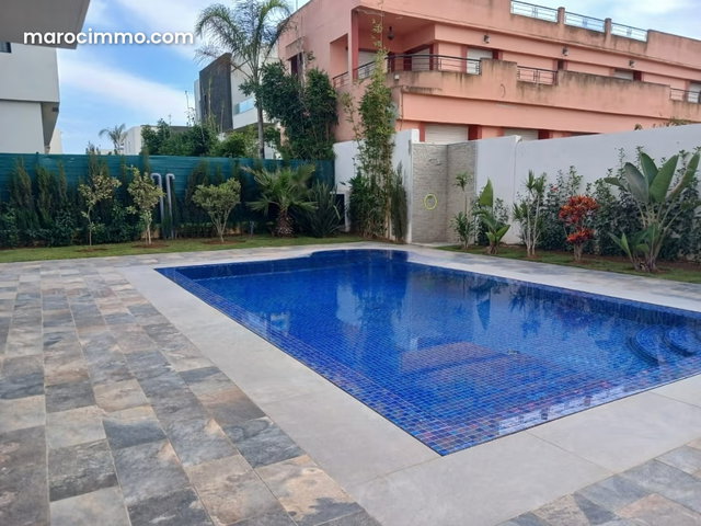 Location villa de haut standing à El Menzeh. 7 chambres. Tout confort avec cheminée et climatisation. — 5