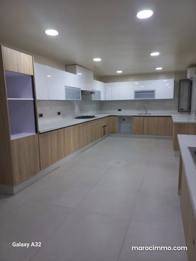 Villa d’exception à louer à Ain Diab. Villa contemporaine avec vue panoramique sur l’océan – Terrasse. 9 pièces. Piscine, climatisation — 3