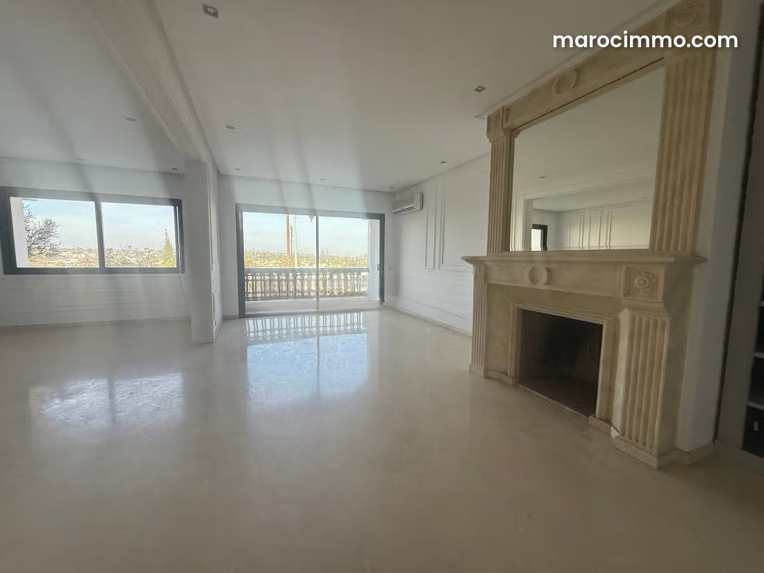 Appartement 220 m² avec terrasse et cheminée au C.I.L Casablanca — Casablanca