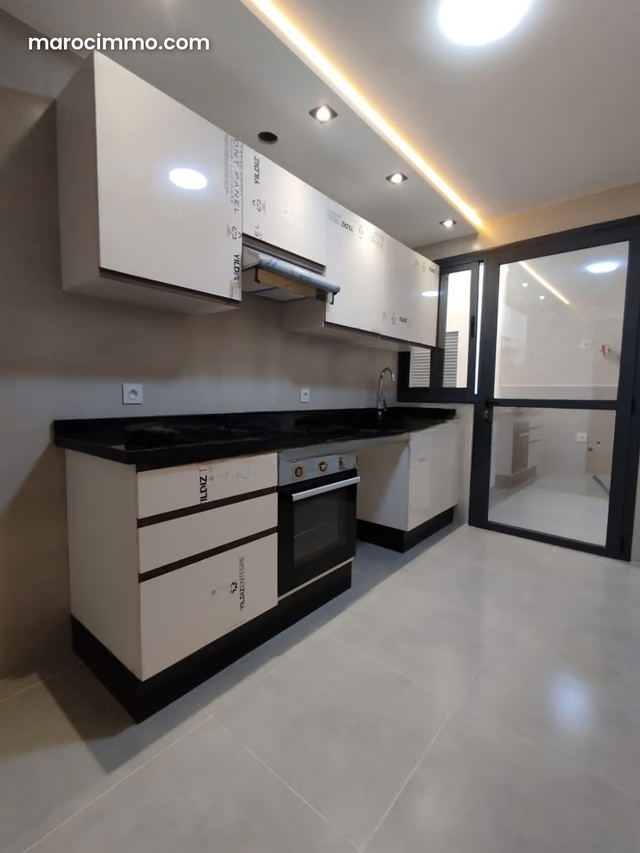 Appartement en vente à Martil. 2 belles chambres. Terrasse et ascenseur — مرتيل