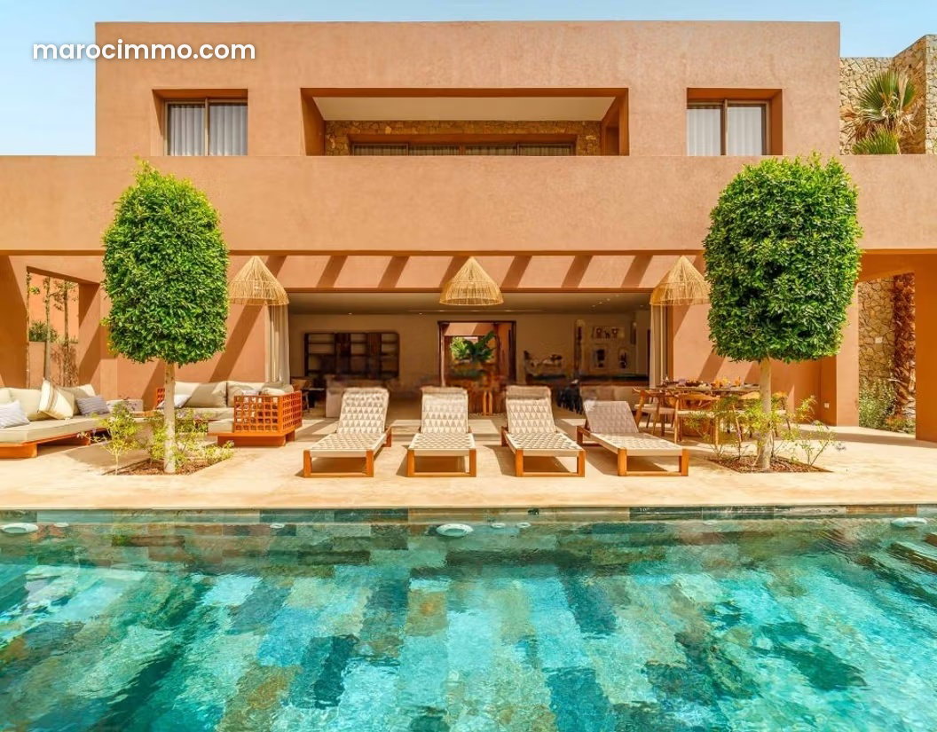 Villa 700 m² avec piscine et triple façade, Souissi, Rabat — Rabat