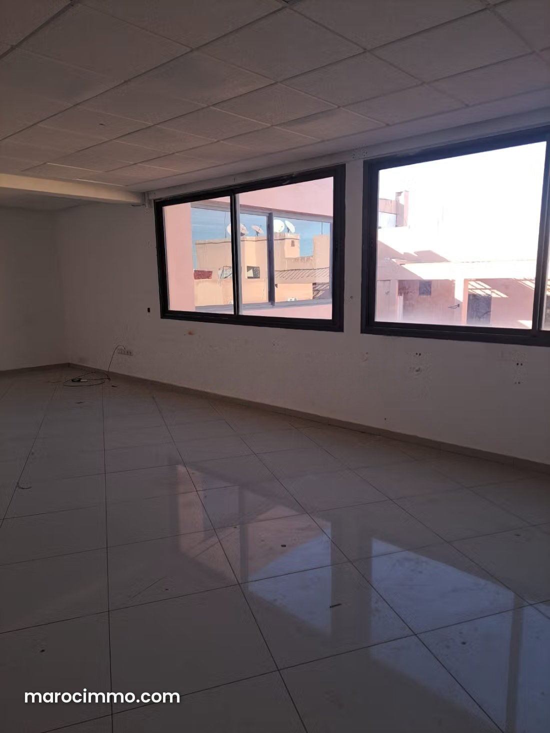 Bureau 48 m² à Guéliz Marrakech vue dégagée au 5e étage — Marrakech
