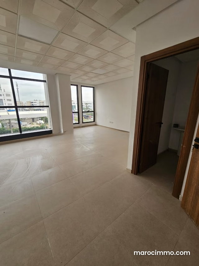 Bureau neuf de 68 m2 à louer — 2