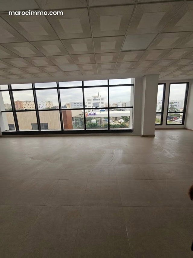 Bureau neuf de 68 m2 à louer — 3