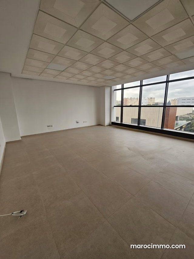 Bureau neuf de 68 m2 à louer — 4