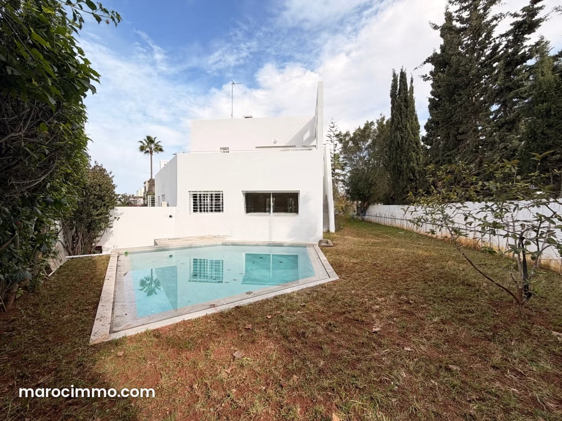 556 sqm villa with pool and garden, Hay Riad, Rabat — Rabat
