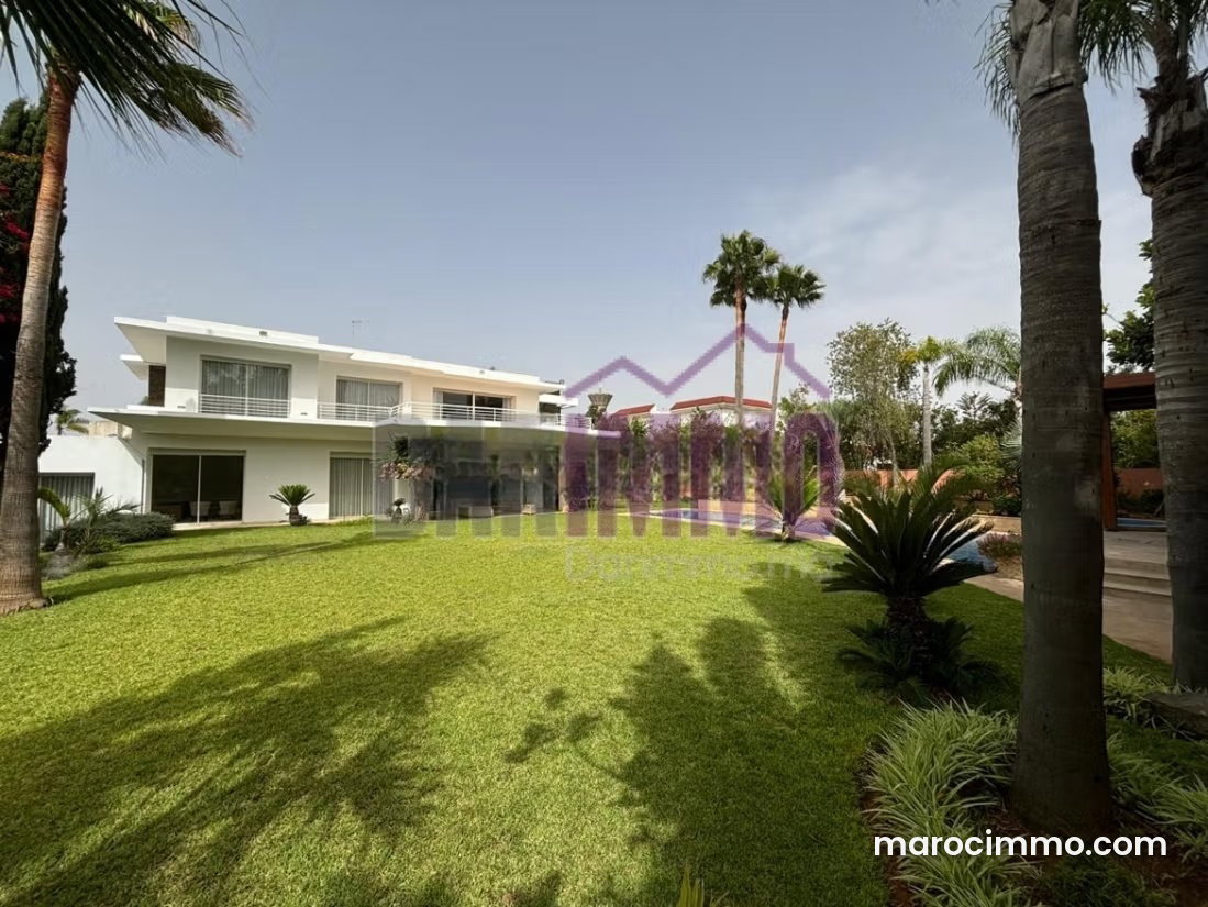 Villa à louer à Souissi, Rabat, jardin et piscine — Rabat