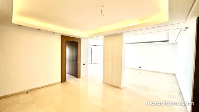 Vend appartement à Ain Diab. 3 belles chambres. Porte blindée et système de double vitrage — 4