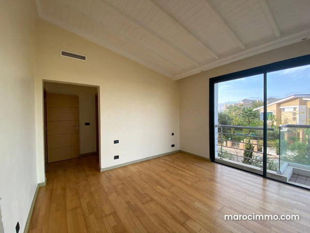 Villa front golf — 4