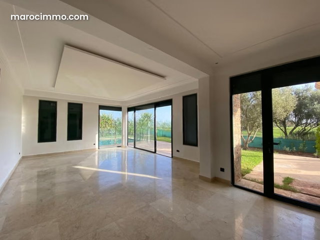 Villa front golf — 5