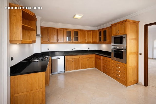 Appartement à louer sur Ain Diab 230 m² — 4