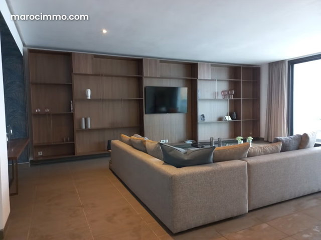 Appartement 3 Chambres à Louer Ain Diab 195m² — 2