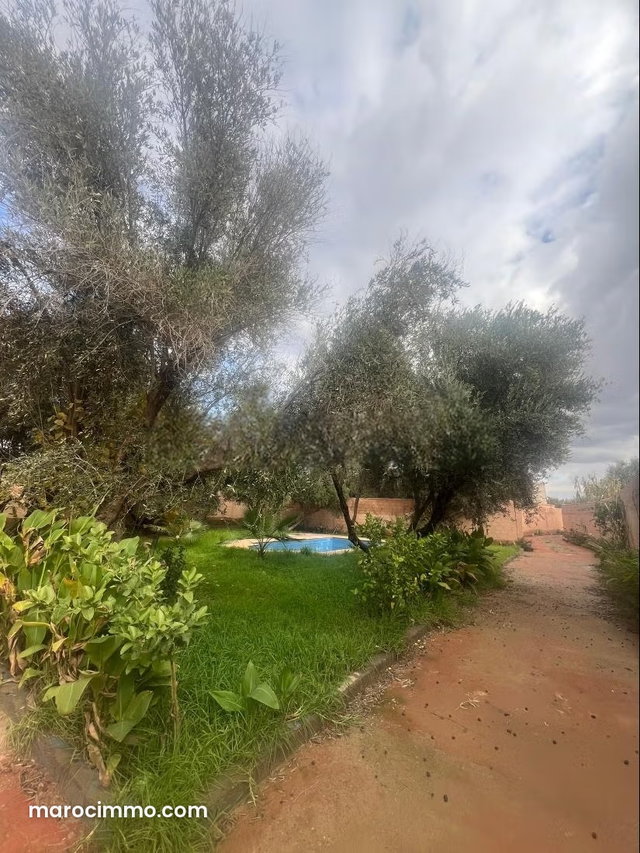 Villa à rénover sur la Route de Fez. 5 belles chambres. Belle terrasse et jardin — 4