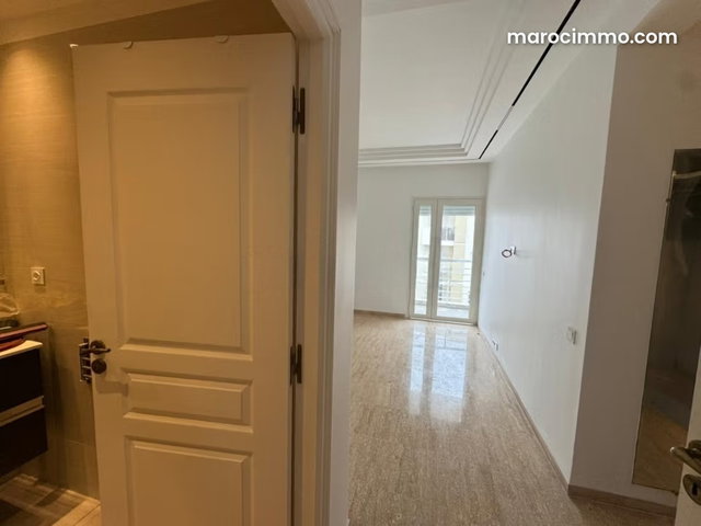 Appartement Rénové avec Terrasse – Gauthier — 4