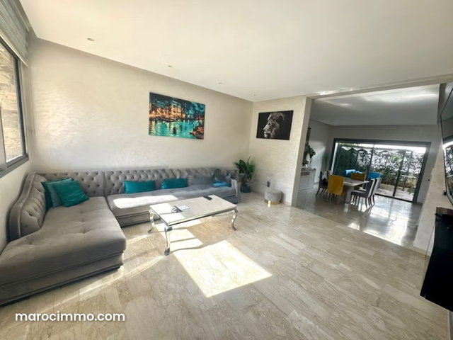 Villa de 4 chambres dans une résidence fermée — 4