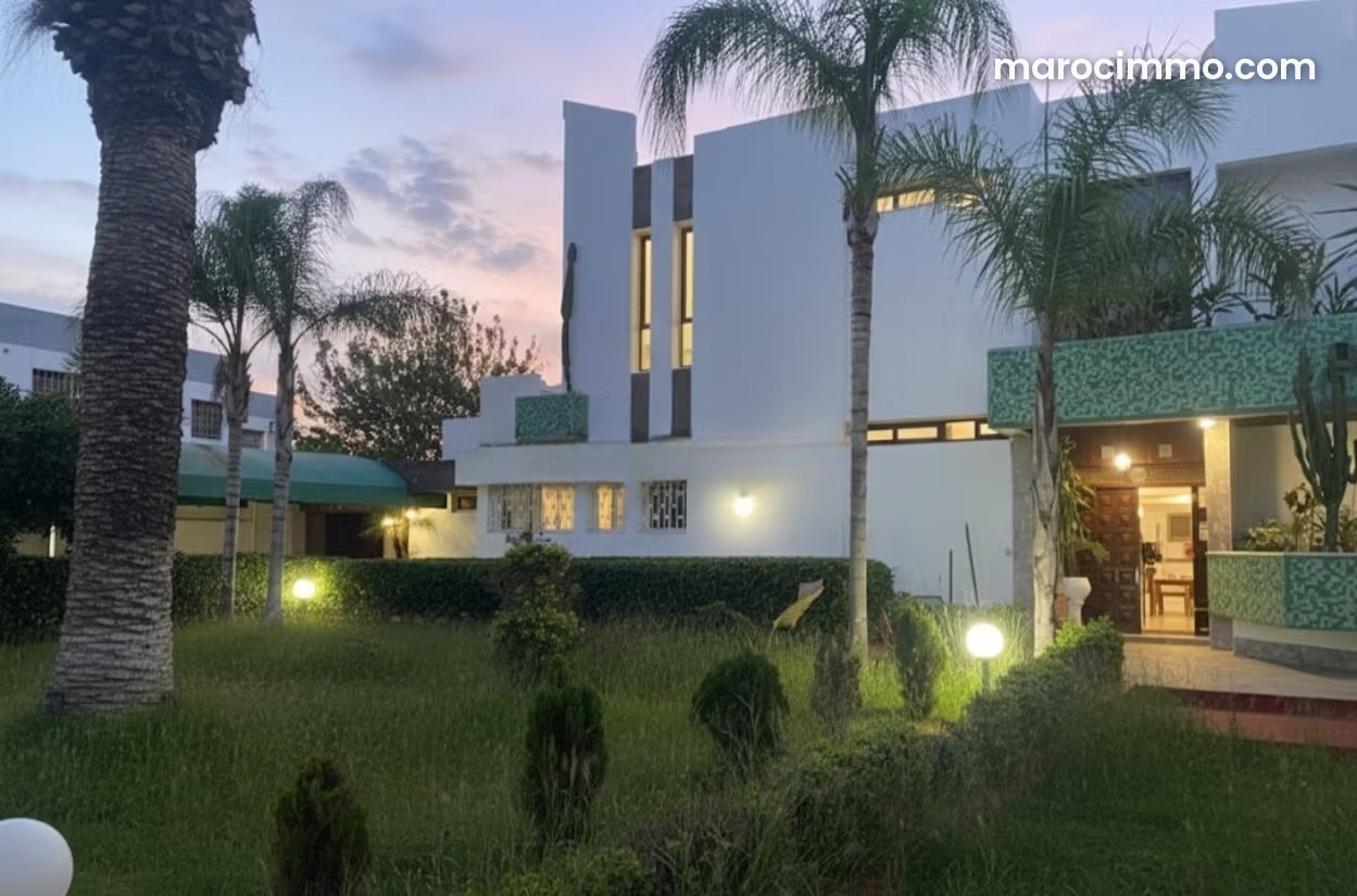 Furnished 2,000 sqm Villa, 6 Bedrooms, Landscaped Garden in Souissi, Rabat — Rabat