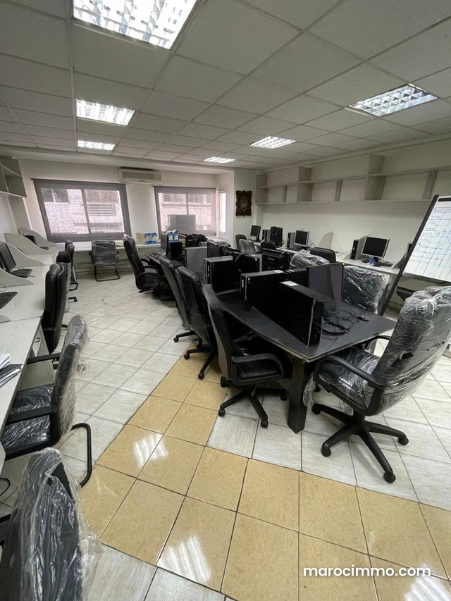 Bureau à vendre Belvédère 172m² — 2