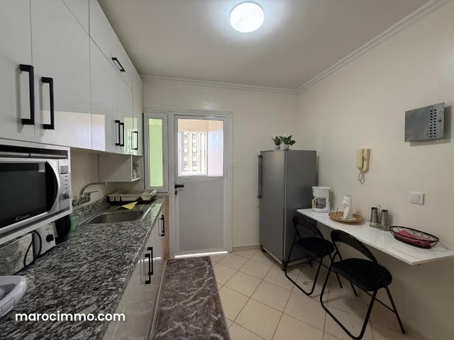 S. À louer: appartement 3 chambres en plein centre — 4