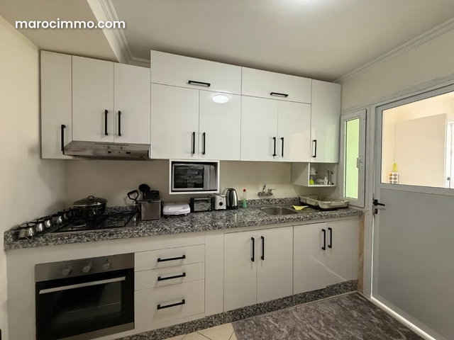 S. À louer: appartement 3 chambres en plein centre — 5