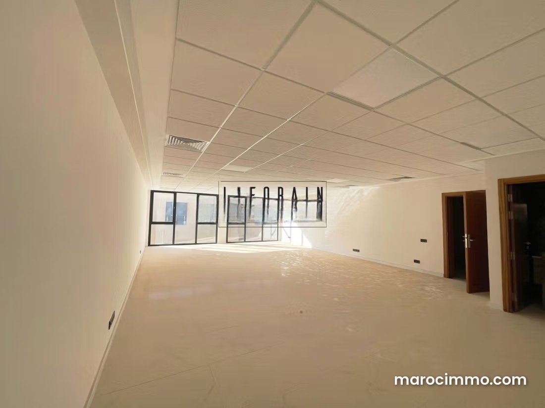 Bureau 86 m² à louer à Semlalia Marrakech, climatisé — Marrakech