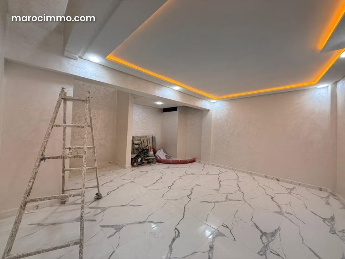 محل تجاري جاهز للكراء بحي المعاريف الدار البيضاء — الدار البيضاء