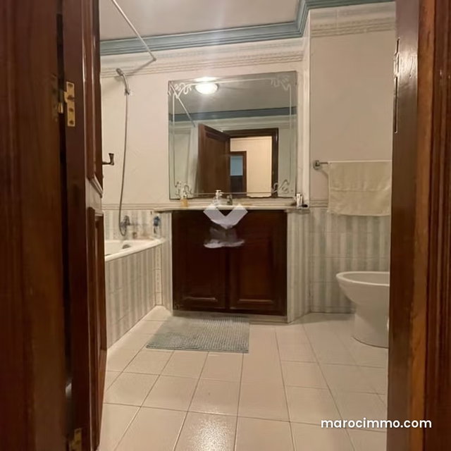 Appartement à Vendre de 240.0 m² à Casablanca, Racine — 3