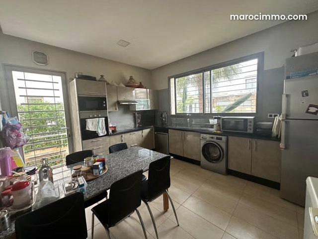 Villa familiale avec piscine privée, sous sol et rooftop résidence sécurisée — 4