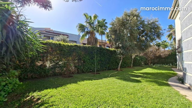 Villa 461 m² vide ou meublée plein sud angle 4 ch — Bouskoura