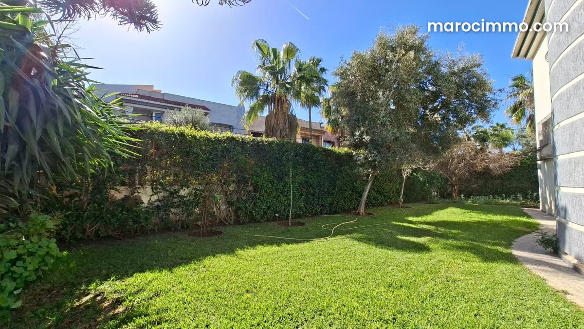 Villa 461 m² vide ou meublée plein sud angle 4 ch
