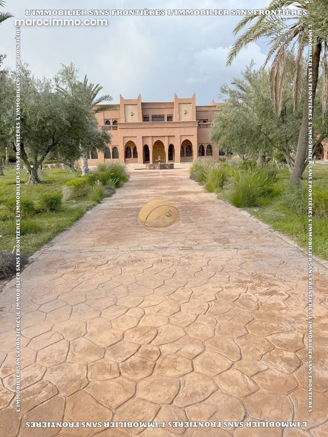 Palais à vendre à Route Tahanaout Km 14, Marrakech — 1 hectare — 2