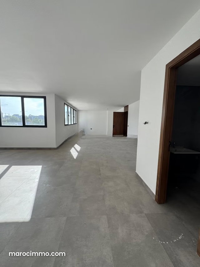Bureau Neuf 87 M² Aménagé A Vendre — 2
