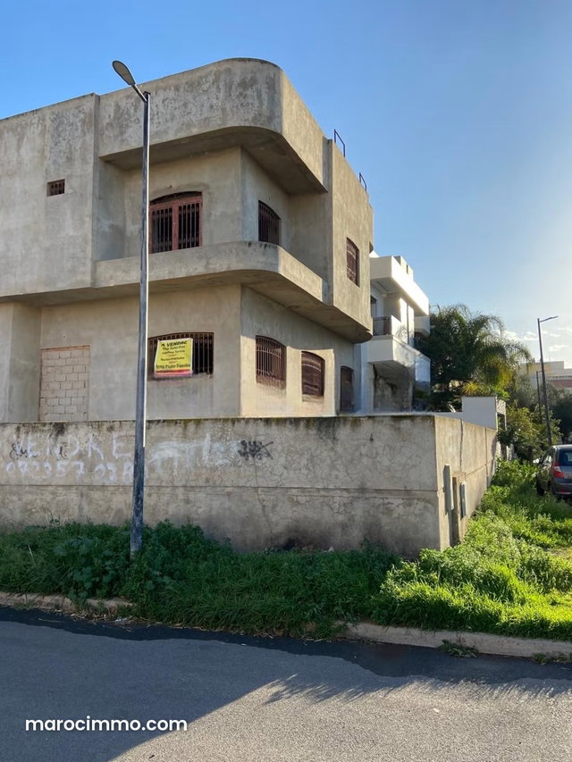Luxury Villa for Sale in Route Ain Chkaf. 5 Comfortable Rooms. Beautiful Terrace and Garden — 2