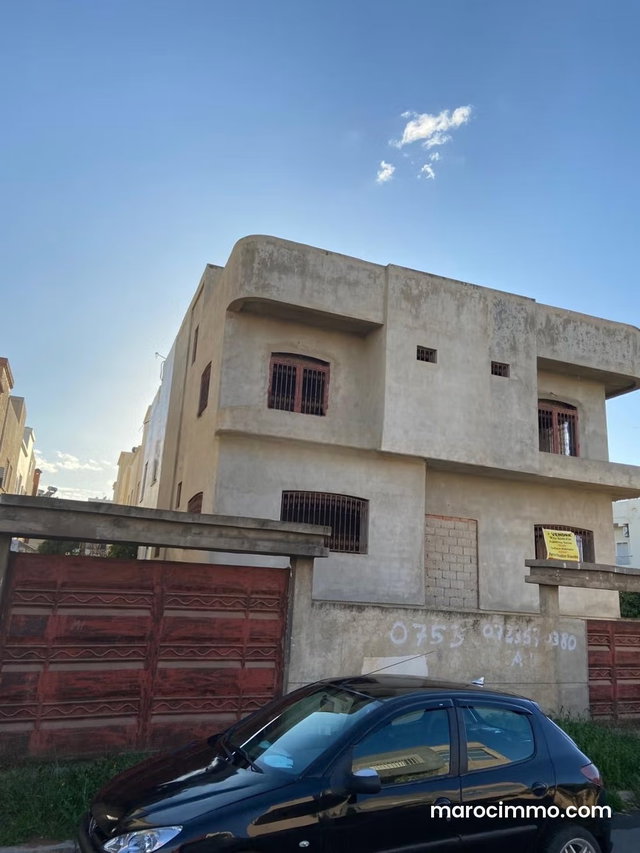 Luxury Villa for Sale in Route Ain Chkaf. 5 Comfortable Rooms. Beautiful Terrace and Garden — 3