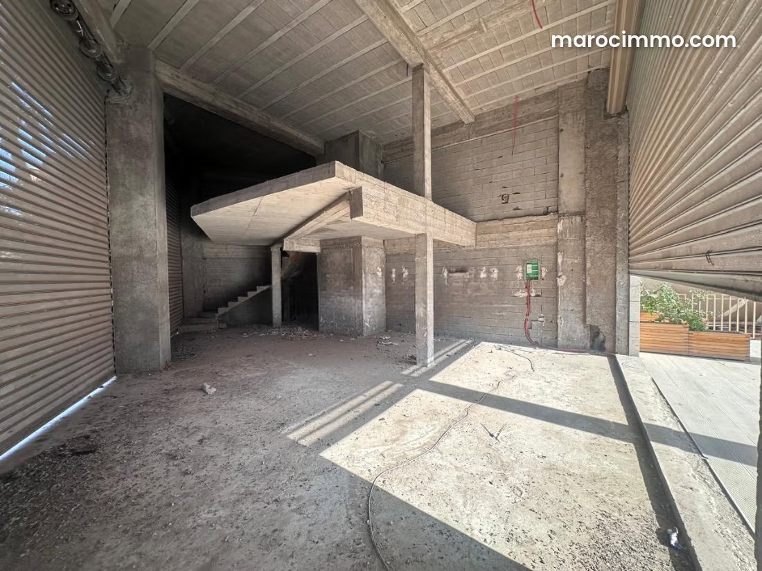 Local commercial 86 m² avec mezzanine à Hay Al Hassani Marrakech — Marrakech