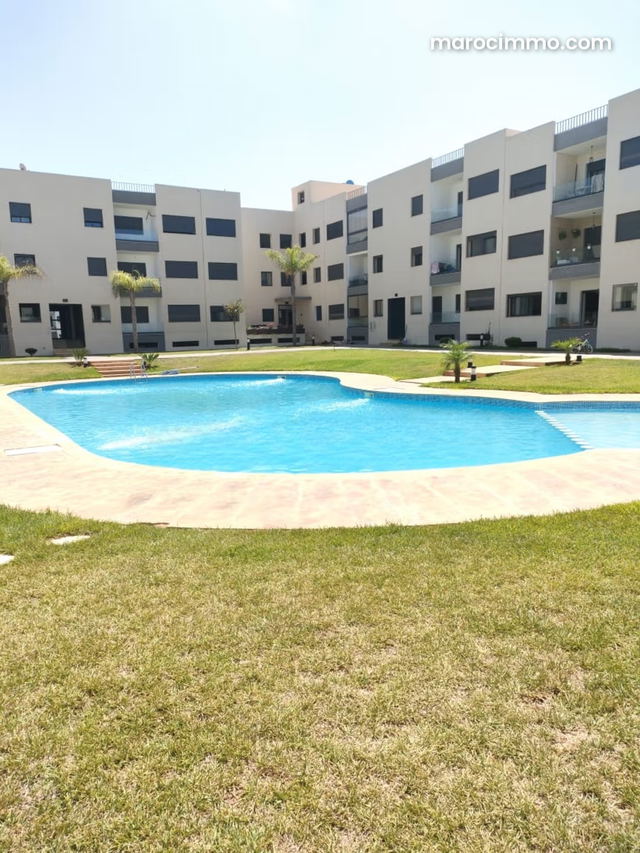 Bel appartement vide res avec piscine à Val d'or — Temara