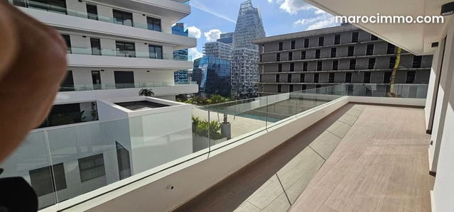 Appartement à louer à Casablanca Finance City. 3 belles chambres. Ascenseur et terrasse — الدار البيضاء