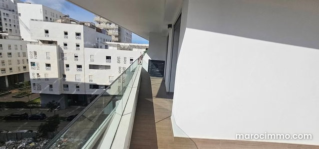 Apartment for rent in Casablanca Finance City. 3 beautiful bedrooms. Elevator and terrace — 3
