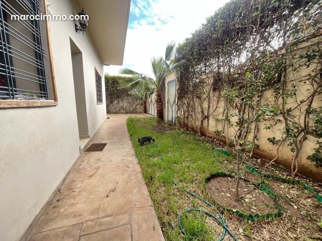 300 m² Villa with Swimming Pool for Sale, Hay Targa, Marrakech — Marrakesh