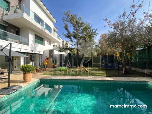 RDJ d'exception 530m2 de terrain Piscine privée — 2