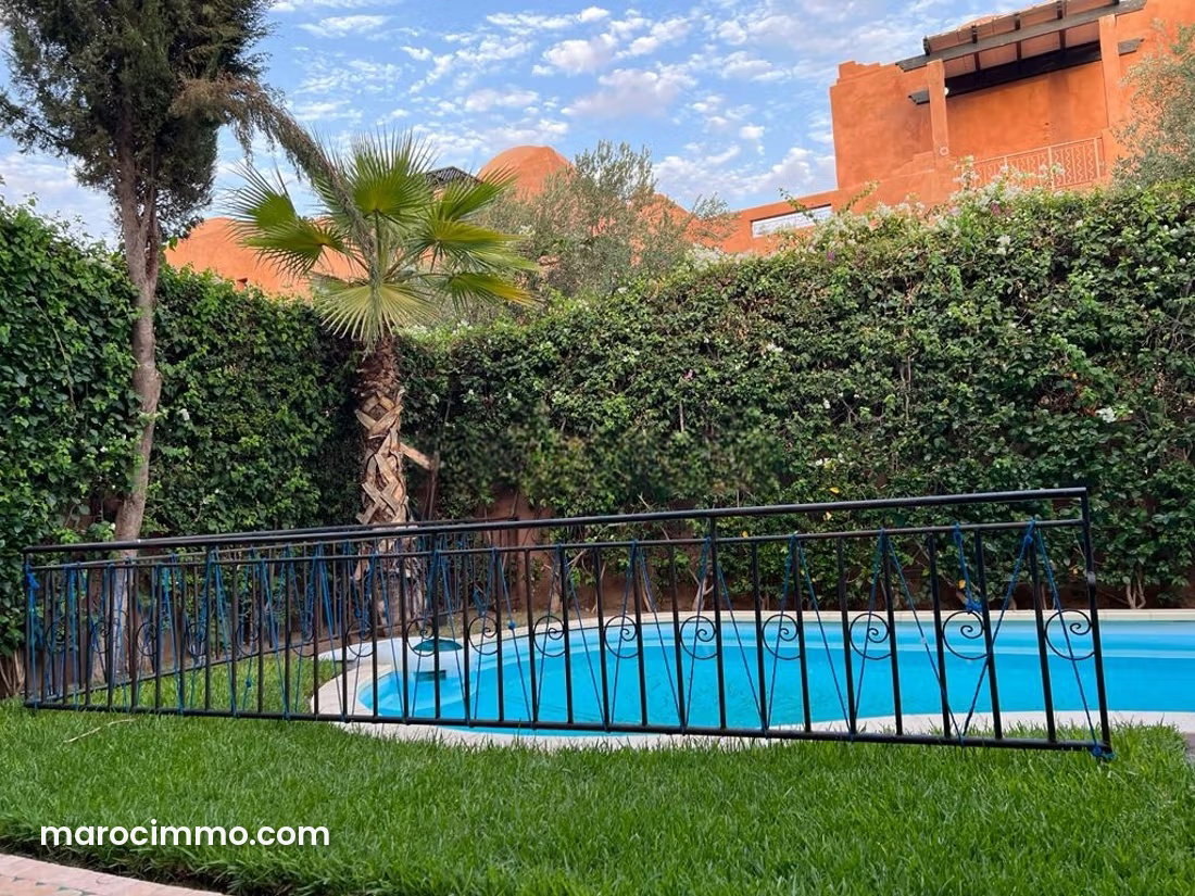 Villa à vendre à la Palmeraie, Marrakech, jardin et piscine — Marrakech