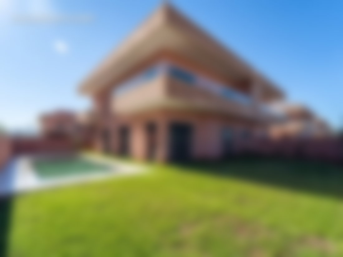 فيلا فاخرة مع مسبح على طريق أوريكا بمراكش
