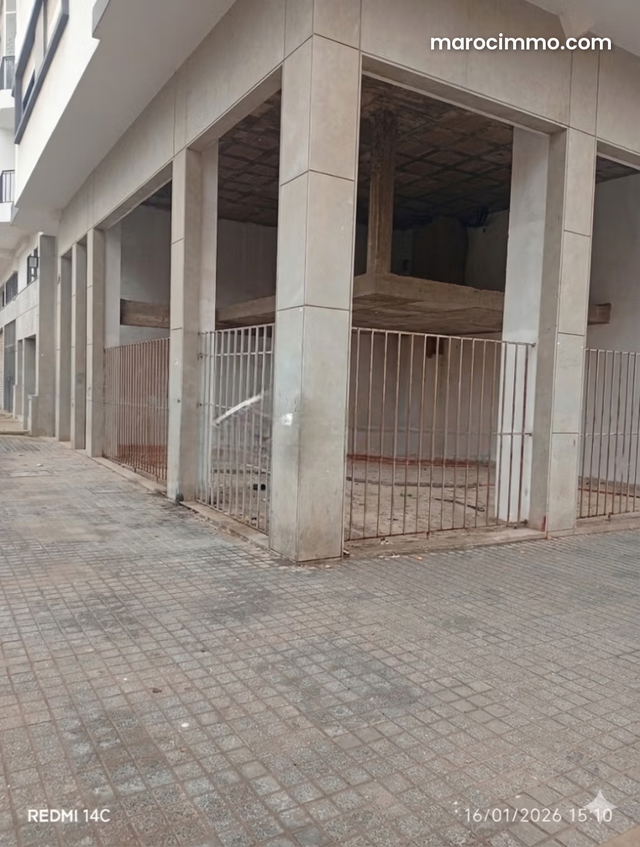 Local commercial de 99 m² à Bouskoura — Casablanca
