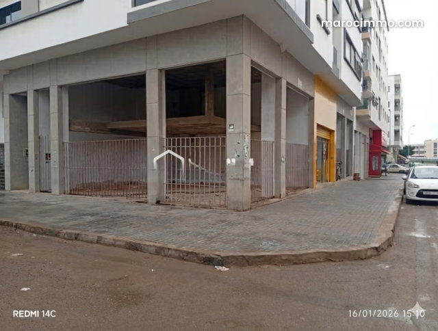 Local commercial de 99 m² à Bouskoura — 2
