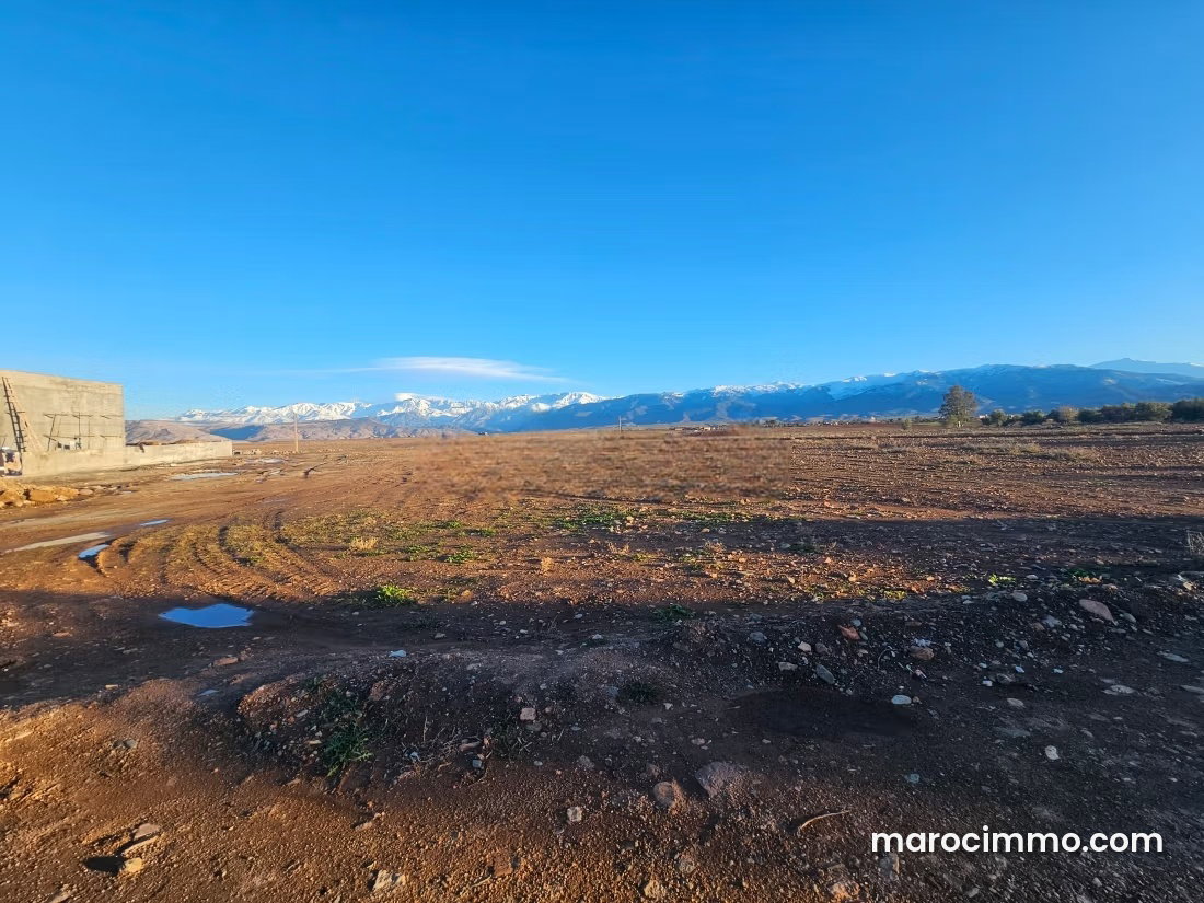 Terrain titré 17000 m² bord de route à Marrakech Amezmiz — Marrakech