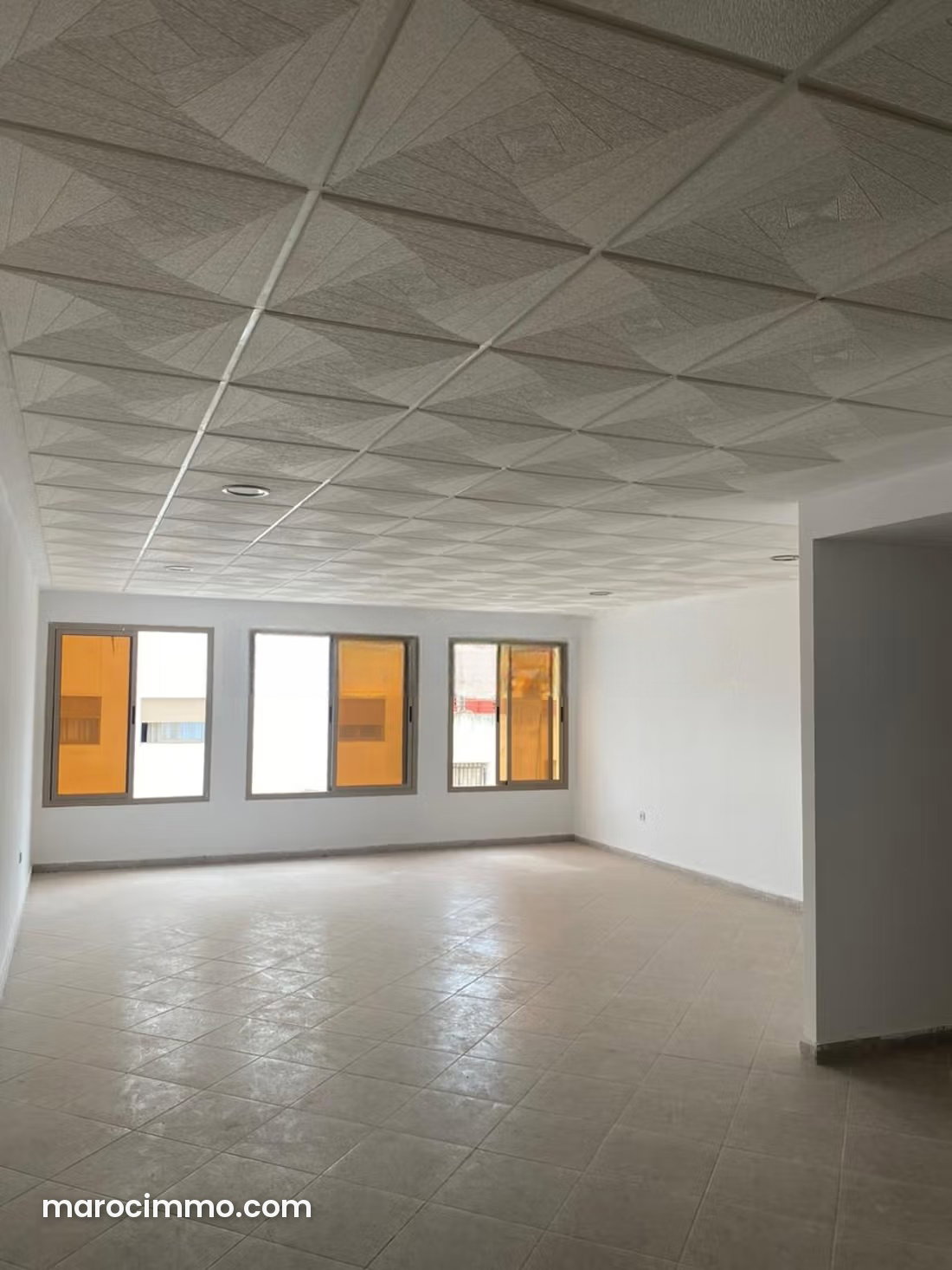 Bureau neuf 71 m² avec parking au Centre de Kénitra — Kénitra