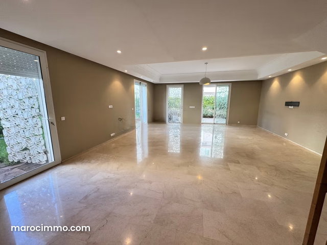Duplex Rez de jardin a louer CFC avec 4 chambres — 3