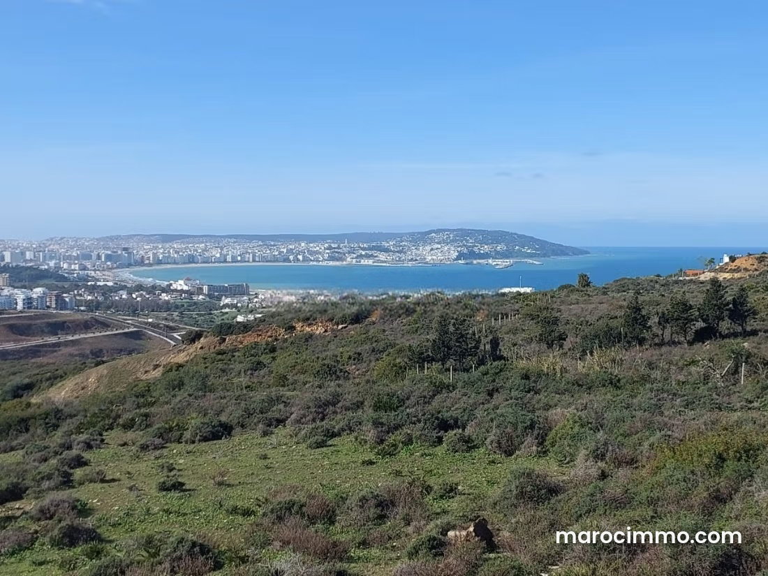 أرض بواجهة مزدوجة وإطلالة بحرية في ملابطا طنجة — طنجة