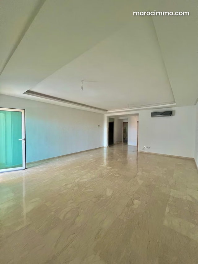 Bel appartement en location à Quartier du Parc. Surface totale 130 m². Terrasse et ascenseur — 5