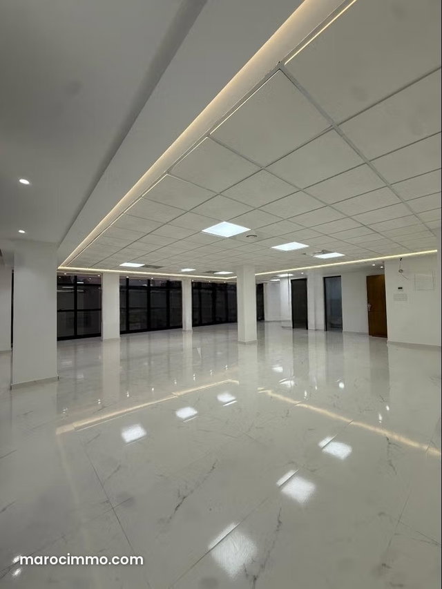 Location de plateau bureaux à Branes 2. Surface totale 168 m² — 3